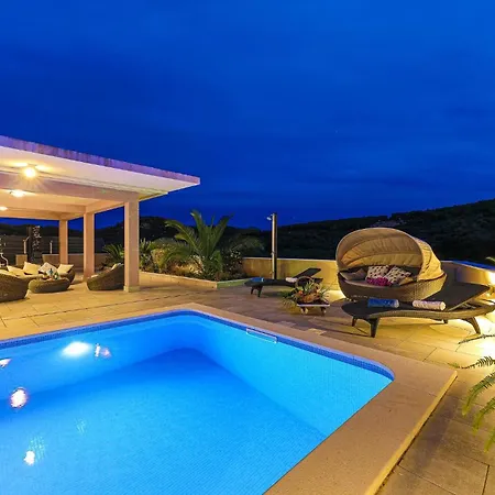 5 Bedroom Cozy Home In Okrug Donji Holiday home