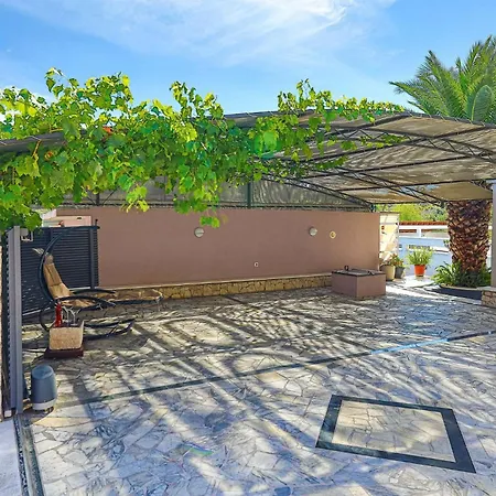 5 Bedroom Cozy Home In Okrug Donji Holiday home