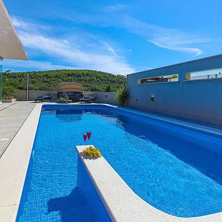 5 Bedroom Cozy Home In Okrug Donji * Donji Okrug (Ciovo)