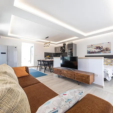 5 Bedroom Cozy Home In Okrug Donji Holiday home