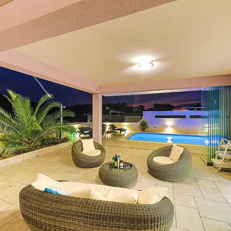 5 Bedroom Cozy Home In Okrug Donji Holiday home