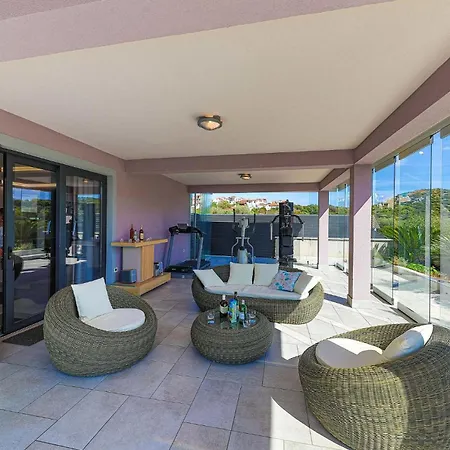 Tatil Evi 5 Bedroom Cozy In Okrug Donji